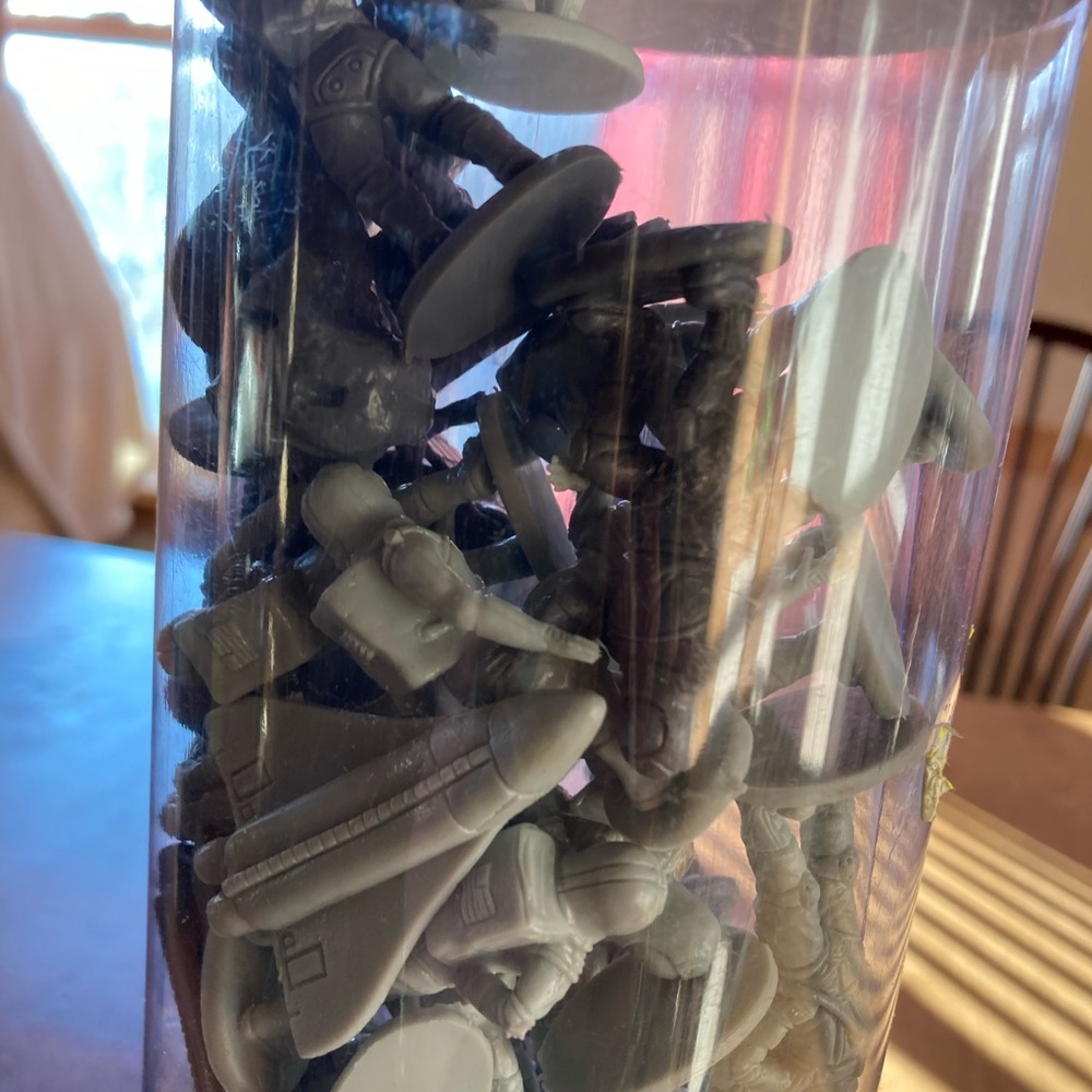 Wicked Duels tube of Astronauts action figure toy playset - Picture 4 of 6